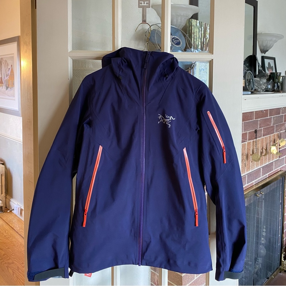 Arc’teryx shell jacket (2016 Sentinel?) in perfect condition.